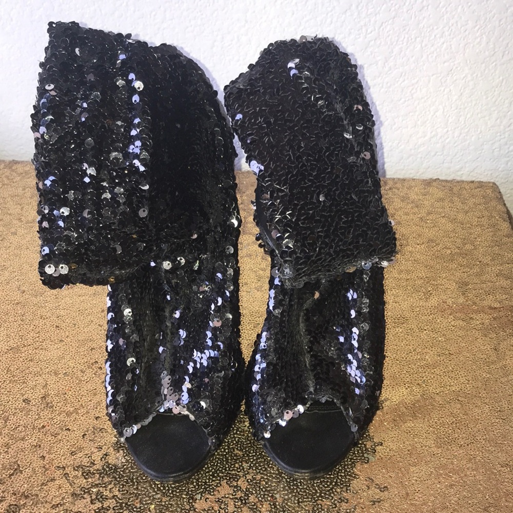 Black boots usedbut in good conditions.